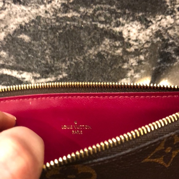 Louis Vuitton zipped pouch 8x4 - Picture 2 of 3